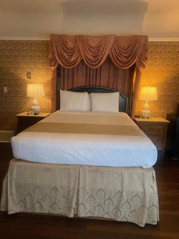 Small Double Room interior